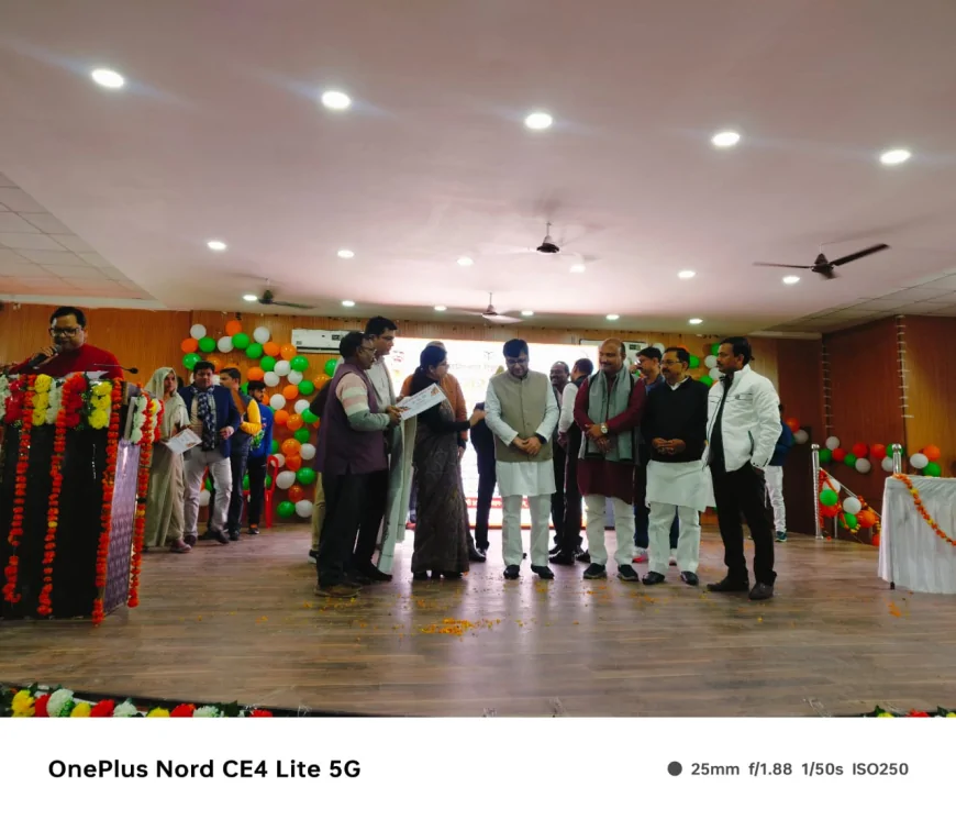 ग्राम पंचायत पुरवा के विकास मॉडल को मिली पहचान, मुख्य अतिथि ने ग्राम प्रधान को किया सम्मानित