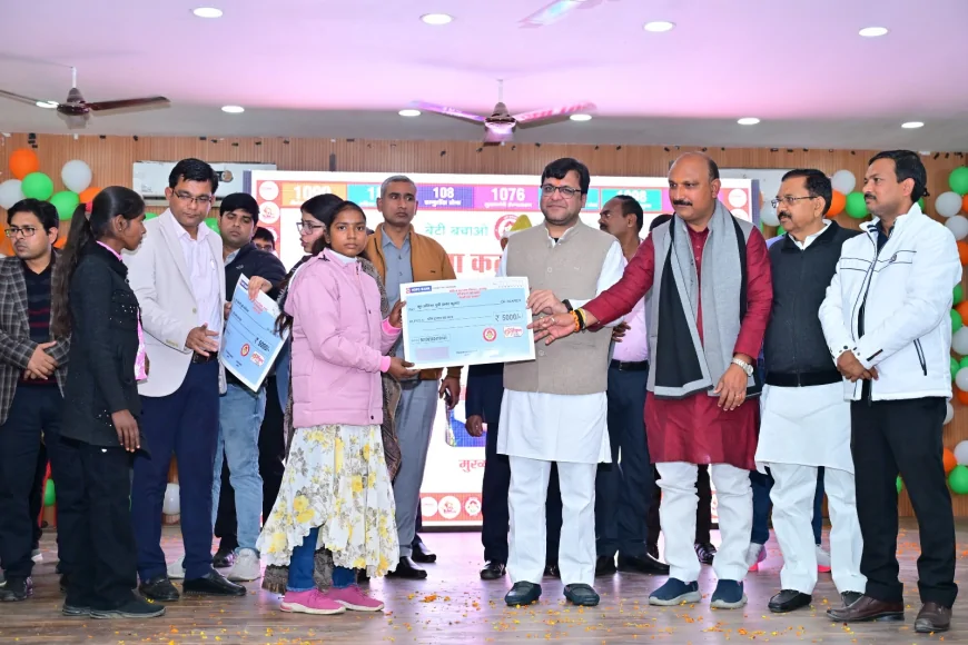 उत्तर प्रदेश स्थापना दिवस व राष्ट्रीय बालिका दिवस पर मेधावी बालिकाओं का सम्मान