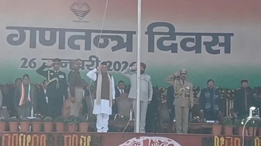 देहरादून परेड ग्राउंड में राज्यपाल ने परेड की सलामी, धूमधाम से निकाली गई झांकियां