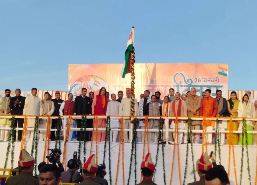 सीएम भजनलाल शर्मा ने फहराया तिरंगा, अमर जवान ज्योति पर शहीदों को दी श्रद्धांजलि