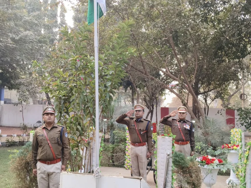 77वें गणतंत्र दिवस पर पुलिस अधीक्षक गुना द्वारा ध्वजारोहण