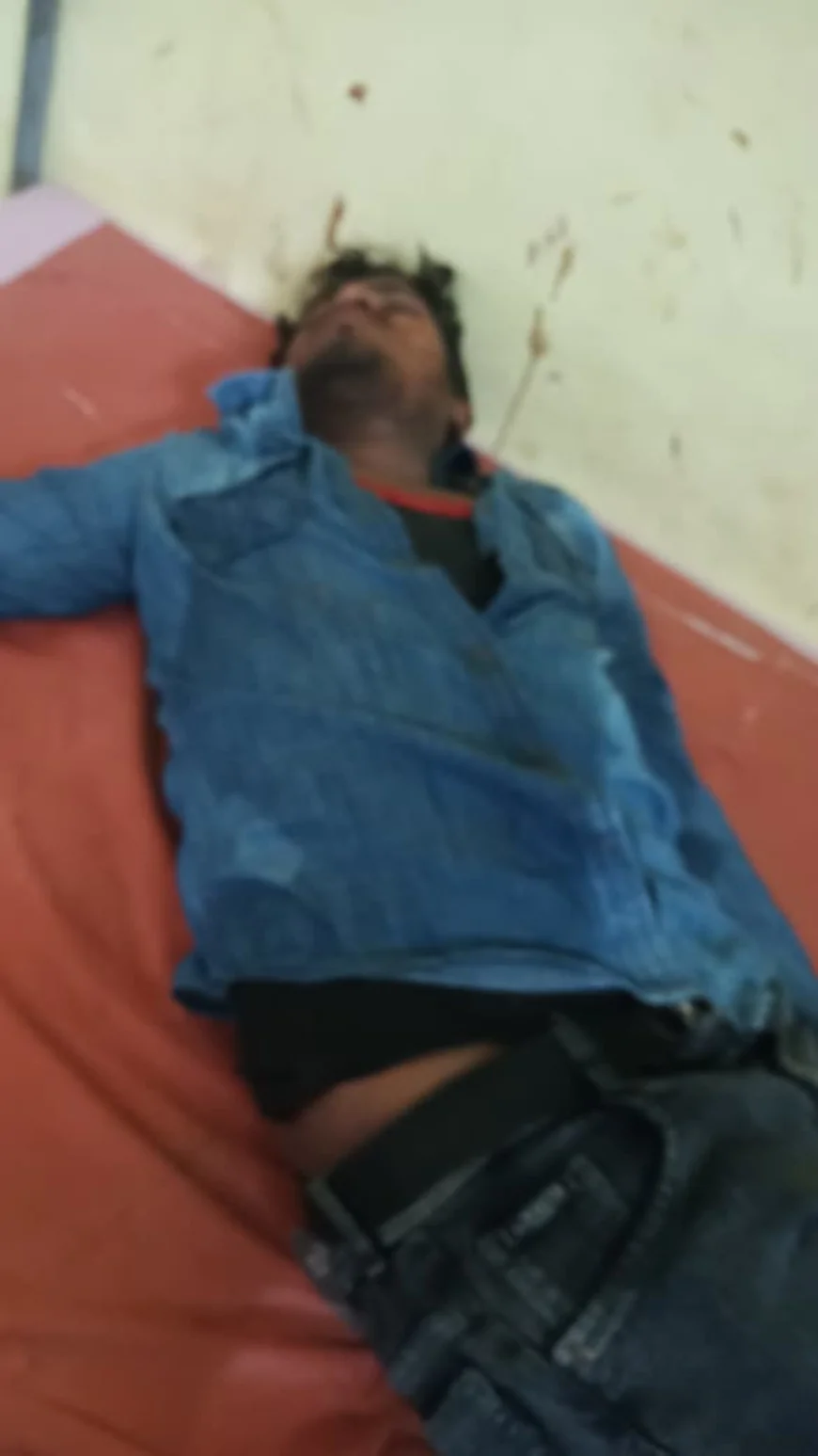 बाईक खंती मे जा गिरी, तीन घायल