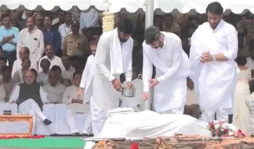 पंचतत्व में विलीन हुए अजित पवार, बेटों ने दी मुखाग्नि; बारामती में उमड़ा जनसैलाब