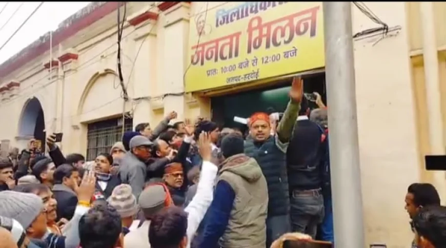 UGC कानून के विरोध में हरदोई में जबरदस्त प्रदर्शन, डीएम कार्यालय पर अधिवक्ता संघ व सामाजिक संगठनों का घेराव