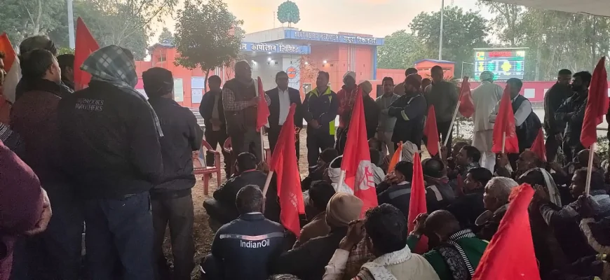 बापू के बलिदान दिवस पर रिफाइनरी मजदूरों ने किया निराहार श्रम सत्याग्रह, प्रबंधन को सद्बुद्धि हेतु की प्रार्थना सभा