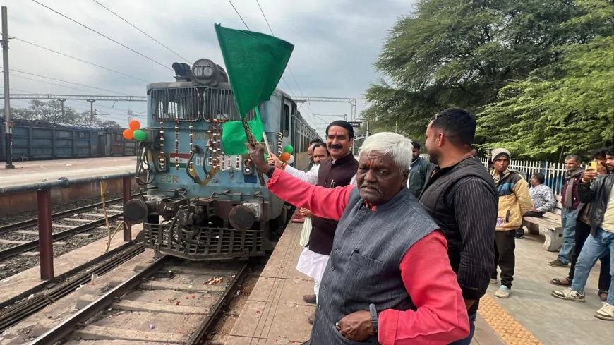 मुख्यमंत्री तीर्थ दर्शन योजना के तहत गुना से कामाख्या देवी के लिए श्रद्धालु रवाना