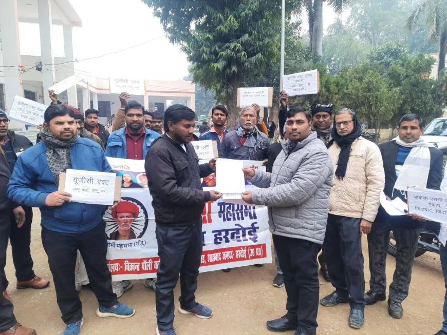 ओबीसी महासभा और अंबेडकर समिति ने जातिगत जनगणना की मांग को लेकर किया प्रदर्शन, नायब तहसीलदार को ज्ञापन सौंपा