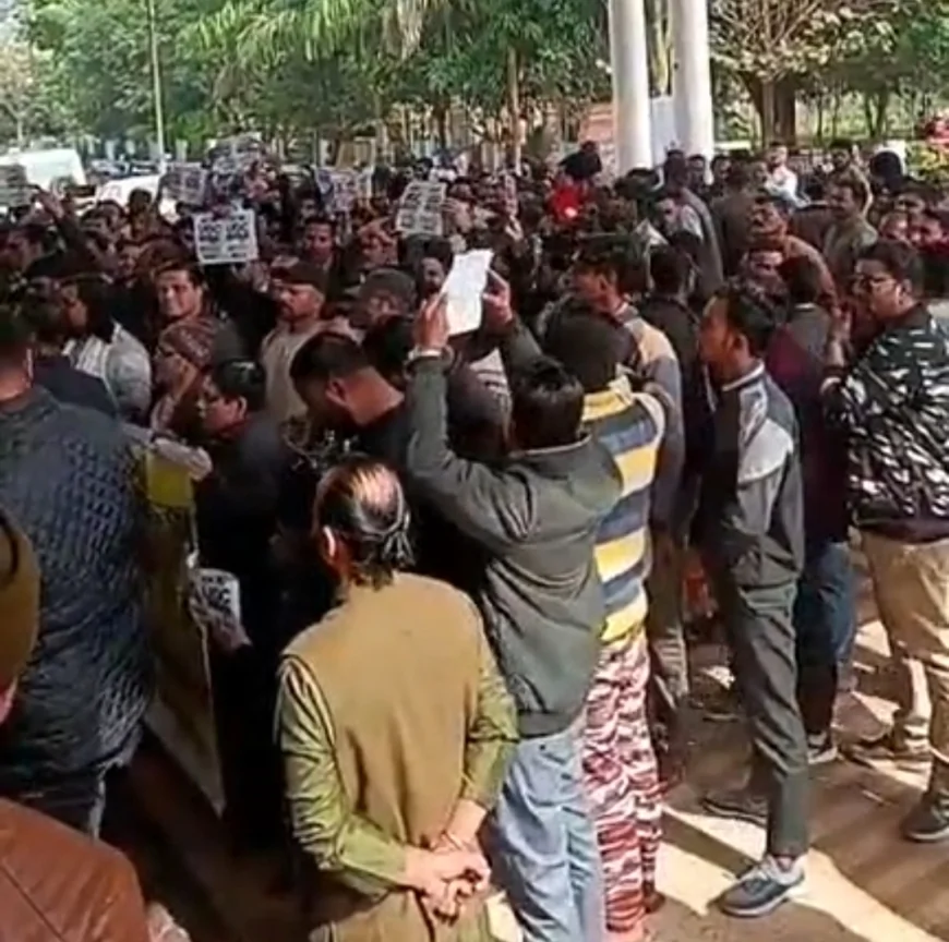 यूजीसी के कथित काले कानून के विरोध में गुना में प्रदर्शन, कलेक्ट्रेट पर उमड़ा युवाओं का आक्रोश