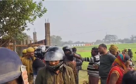 बलिया में अतिक्रमण हटाने के दौरान बवाल, टीम पर पथराव, हालात काबू में लाने को छोड़े गए आंसू गैस के गोले