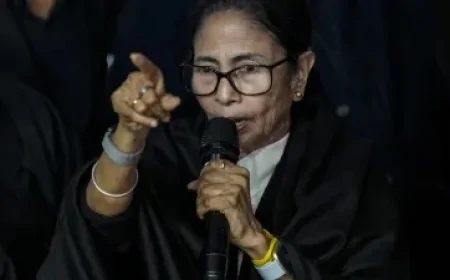 ममता बनर्जी सुप्रीम कोर्ट पहुंचीं, बंगाल में SIR प्रक्रिया पर आज होगी अहम सुनवाई