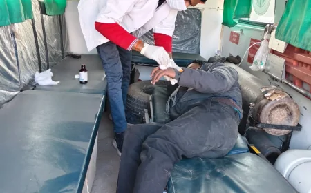 तेज रफ्तार चार पहिया वाहन की टक्कर से बाइक सवार जीजा-साले गंभीर घायल