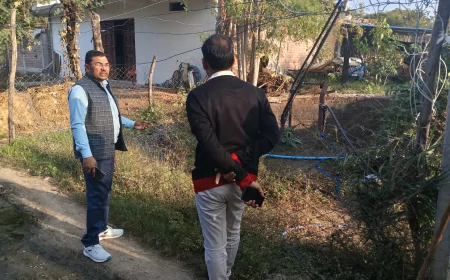 ग्राम परेबा में मोबाईल कोर्ट के माध्यम से किया गया सार्वजनिक कुए की समस्या का निराकरण