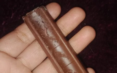 बिलासपुर में खाद्य सुरक्षा पर सवाल: वैधता अवधि में बिक रही चॉकलेट से निकला जिंदा कीड़ा, जांच की तैयारी