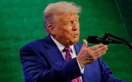 ‘दुनिया ने देखी अमेरिका की सैन्य ताकत, दुश्मन हमसे डरते हैं’—फोर्ट ब्रैग में सैनिकों को संबोधित करते हुए बोले ट्रंप