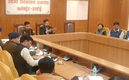 गंगा–जमुनी तहजीब की मिसाल कायम रखें, प्रेम व सौहार्द से मनायें सभी पर्व : जिलाधिकारी