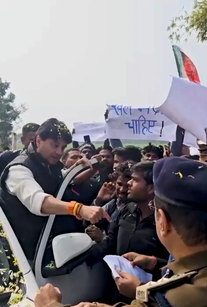 युवाओं की शिकायत पर सिंधिया ने 1 घंटे में खेल मैदान से हटवाया अतिक्रमण