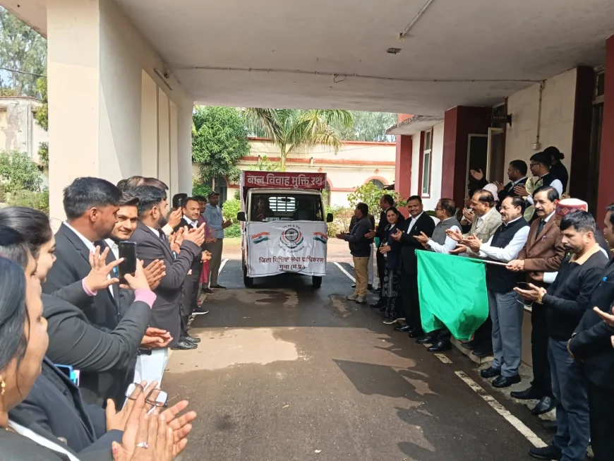 बाल विवाह को रोकने के लिये बाल विवाह मुक्ति रथ को हरी झंडी दिखाकर किया रवाना
