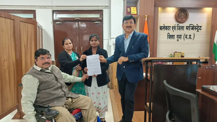 कलेक्टर द्वारा अनुकंपा नियुक्ति के प्रकरणों में नियुक्ति पत्र प्रदान