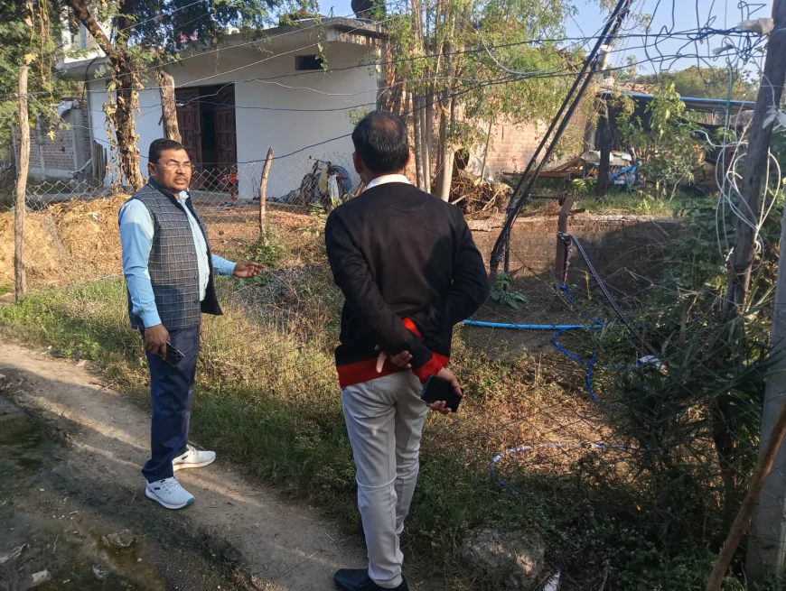 ग्राम परेबा में मोबाईल कोर्ट के माध्यम से किया गया सार्वजनिक कुए की समस्या का निराकरण