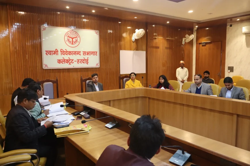 जिलाधिकारी ने बोर्ड परीक्षा के सम्बन्ध मे की बैठक