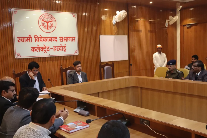 जिलाधिकारी कि अध्यक्षता में हुई अभियोजन कार्यों की समीक्षा बैठक