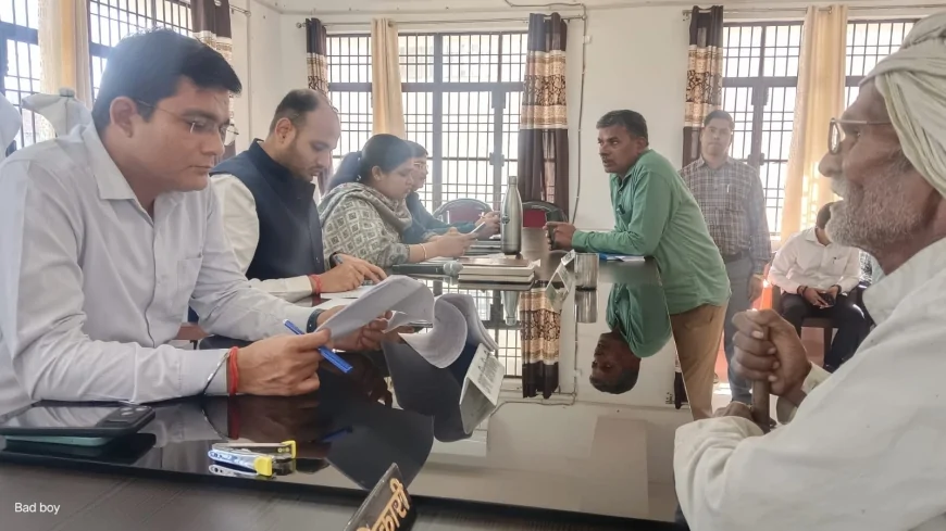 कल्याणकारी योजनाओं के पात्र व्यक्तियों को चिन्हित कर लाभान्वित करायें:- अनुनय झा