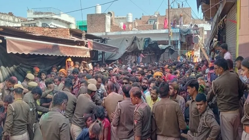 राधा रानी के दर्शन को उमड़ी बेकाबू भीड़, बरसाना की लठामार होली में टला बड़ा हादसा