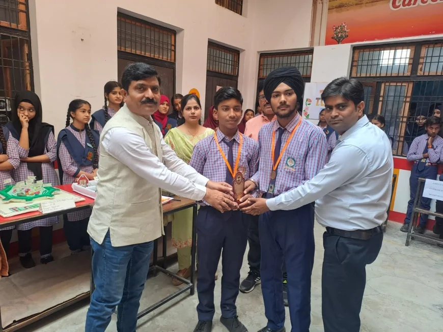 कैरियर पब्लिक स्कूल में आयोजित विज्ञान प्रदर्शनी मे बच्चों ने प्रतिभा का किया प्रदर्शन