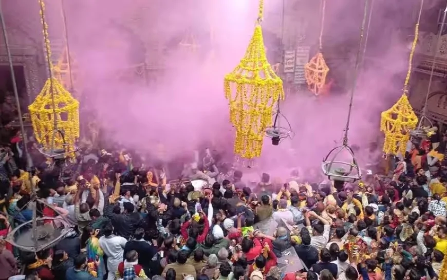 मथुरा-वृंदावन में भक्ति और रंगों का अद्भुत संगम, बांके बिहारी मंदिर में नई व्यवस्था के साथ रंगभरी एकादशी