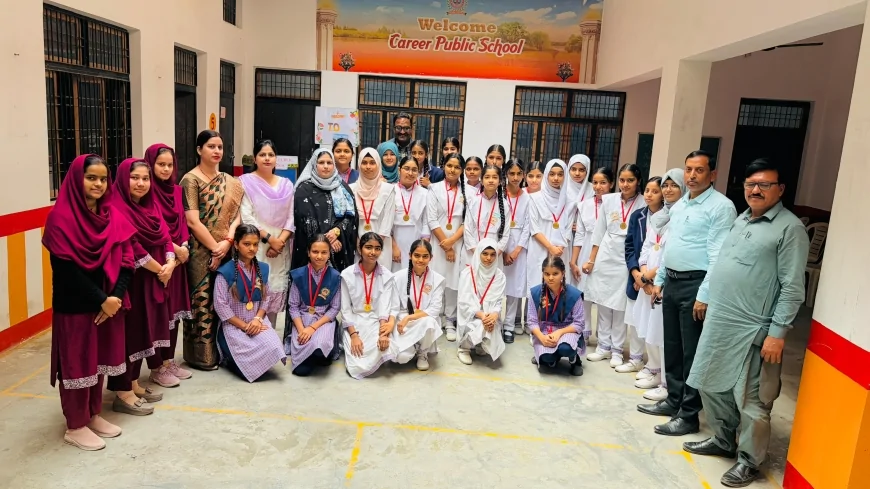विज्ञान प्रदर्शनी में भाग लेने वाले बच्चों को सभासद ने गोल्ड मेडल दिए