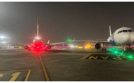 वॉशिंगटन में हवाई सेवाएं ठप: एयर ट्रैफिक सेंटर में केमिकल गंध से उड़ानों पर ब्रेक