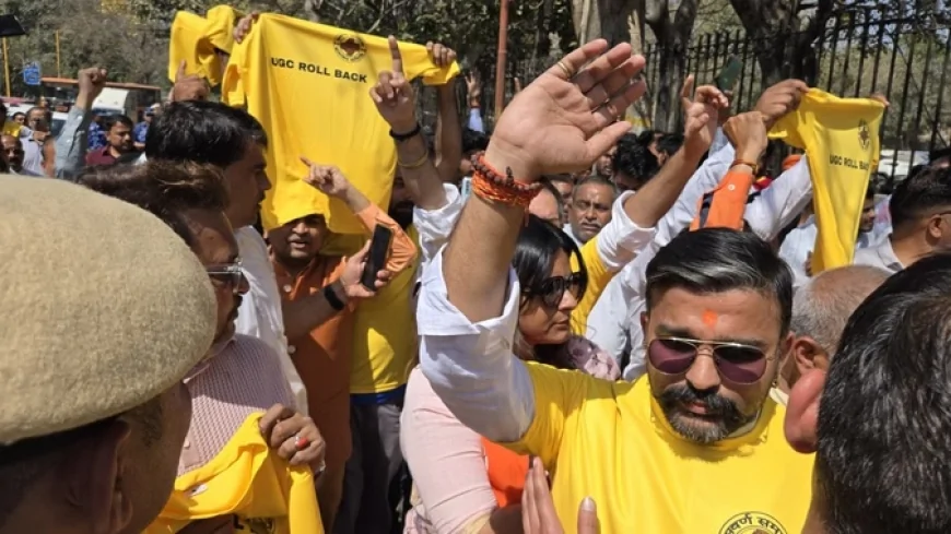 यूजीसी नियमों के खिलाफ सड़कों पर उतरा सवर्ण समाज, रामलीला मैदान और जंतर-मंतर पर प्रदर्शन
