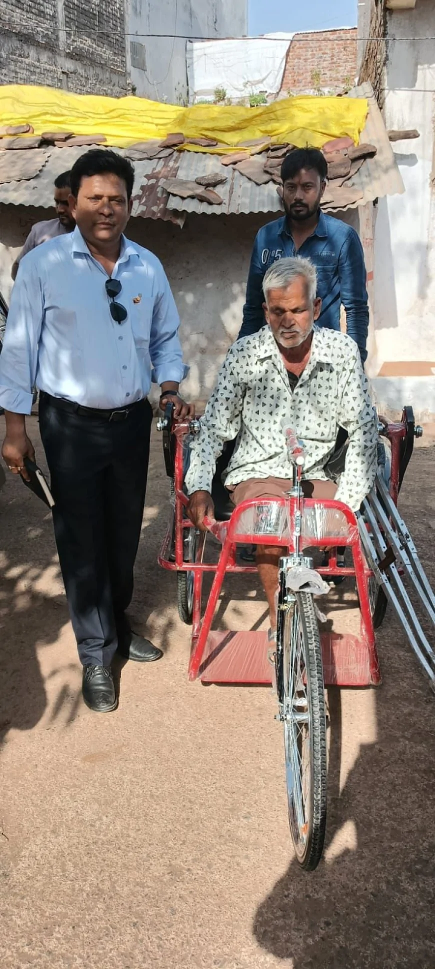 केंद्रीय मंत्री ज्योतिरादित्य सिंधिया ने ट्राइसाइकिल में समस्या के मामले पर लिया कड़ा एक्शन, मामला संज्ञान में आते ही लाभार्थी को उपलब्ध कराई नई ट्राइसाइकिल