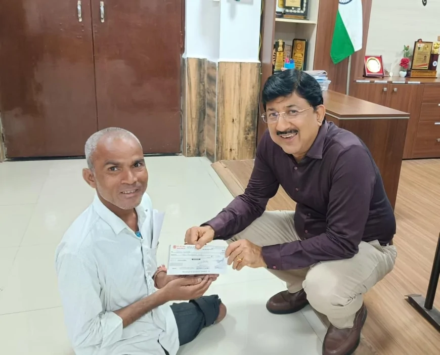 कलेक्‍टर ने रेडक्रॉस के माध्‍यम से दी 10 हजार रूपये की आर्थिक सहायता