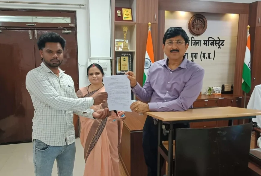 कलेक्टर ने अनुकंपा नियुक्ति के तहत पटवारी पद पर दी नियुक्ति