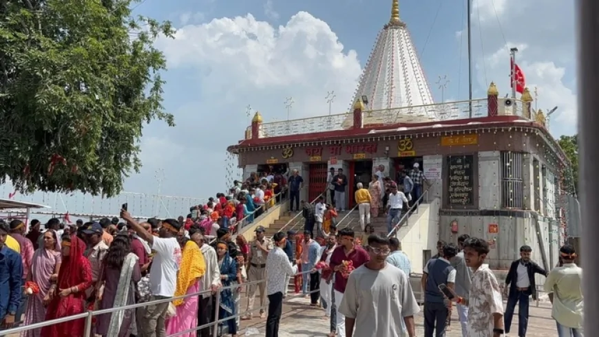 600 मीटर ऊंचे त्रिकूट पर्वत पर विराजमान मां शारदा: रहस्यमयी मान्यताओं और आस्था का अद्भुत संगम