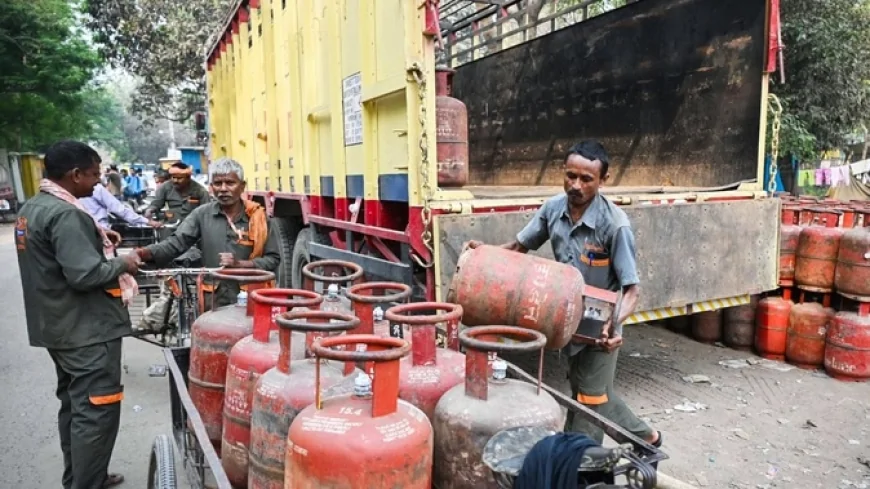 एलपीजी संकट से सूरत बेहाल, प्रवासी मजदूरों का पलायन तेज; उद्योगों पर बढ़ा असर