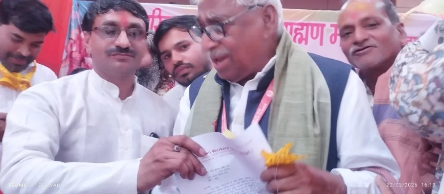 मथुरा: नेता प्रतिपक्ष को रिफाइनरी मजदूरों की पीड़ा से अवगत कराया गया