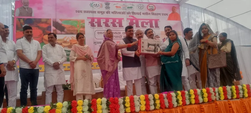 आबकारी मंत्री नितिन अग्रवाल ने स्वयं सहायता समूह की महिलाओं को वितरित कीं सिलाई मशीनें