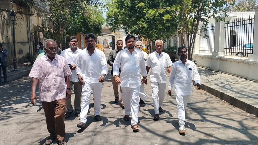 புதுச்சேரி முத்தியால்பேட்டை சட்டமன்ற உறுப்பினர் பிரகாஷ் குமார் இன்று தமிழக வெற்றி கழகத்தின் வேட்பாளராக மனு தாக்கல் செய்தார்