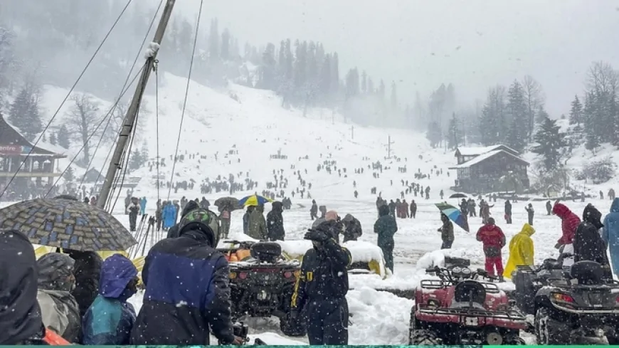 उत्तर-पश्चिम में बदला मौसम: पहाड़ों पर बर्फबारी, मैदानी इलाकों में बारिश-आंधी से गिरा पारा