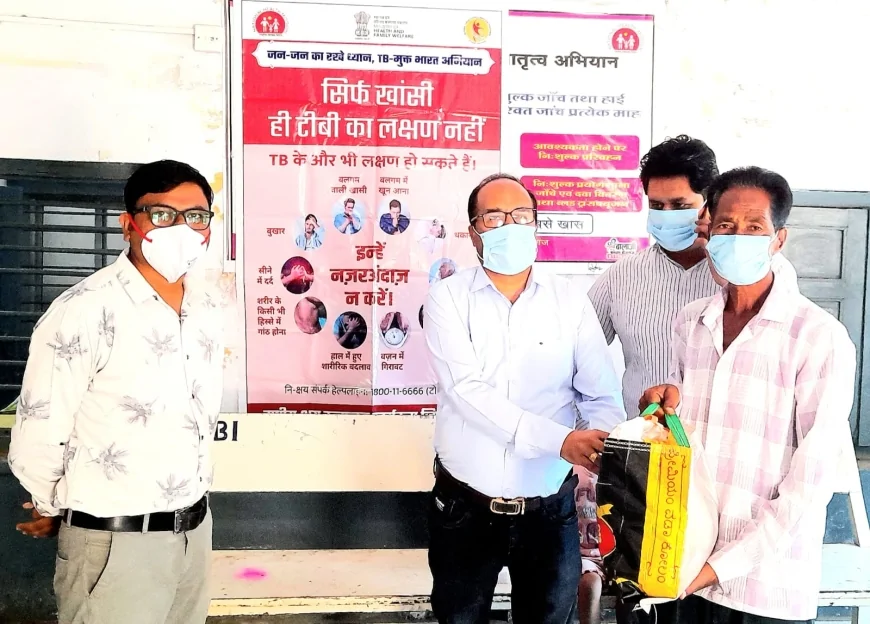 सीएचसी बीनागंज में विश्व क्षय दिवस पर जागरूकता कार्यक्रम, टीबी मरीजों को फूड बास्केट वितरित