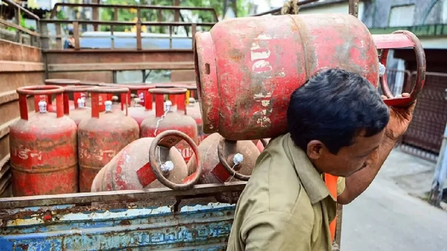 गैस बुकिंग नियमों में बड़ा बदलाव: उज्ज्वला उपभोक्ताओं को राहत, अब तय अंतराल में ही मिलेगा सिलिंडर