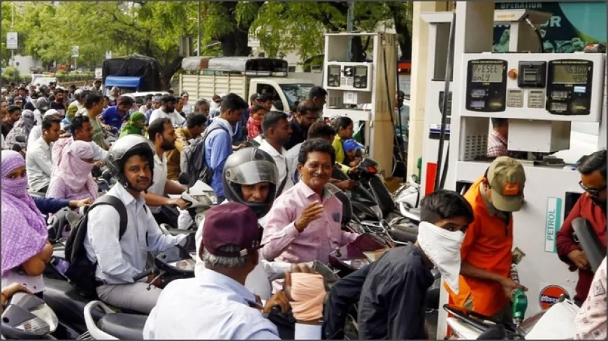 अफवाहों से मचा हड़कंप, गुवाहाटी समेत कई शहरों में पेट्रोल-डीजल के लिए लंबी कतारें; सरकार ने कहा—कोई कमी नहीं