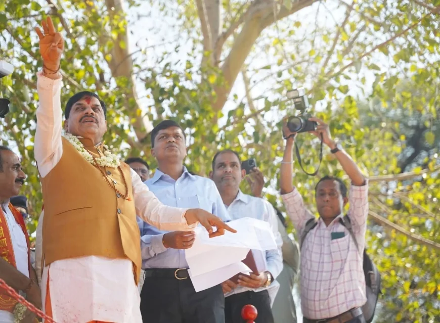 उज्जैन में CM मोहन यादव का निरीक्षण, शिप्रा तट के नए घाट-पुल कार्यों की समीक्षा