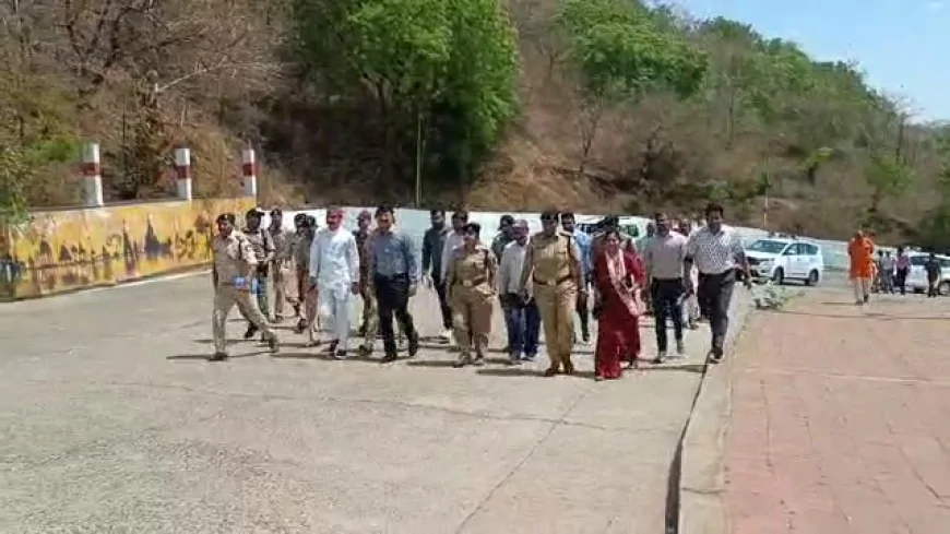 हनुमान जयंती की तैयारियों को लेकर जिला प्रशासन सजग, कलेक्‍टर-एसपी द्वारा पैदल चलकर किया निरीक्षण