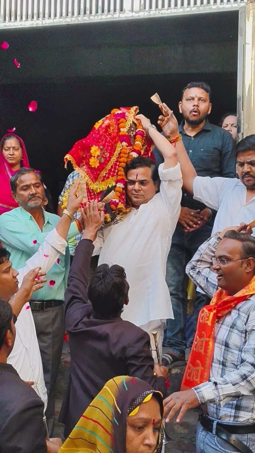 सासनी में रामनवमी मेले की धूम: पथवारी माता की सवारी व भव्य रथयात्रा का शुभारंभ