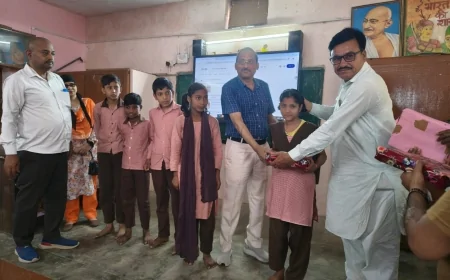 शाहाबाद: छात्र-छात्राओं ने रैली निकाली, खंड शिक्षा अधिकारी ने दिखाई हरी झंडी