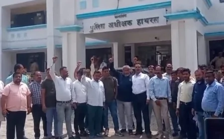 हाथरस में पत्रकार की हत्या से उबाल, सैकड़ों पत्रकारों का धरना