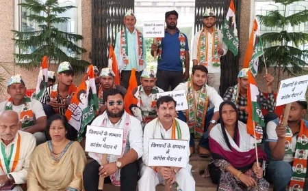 किसानों के मुआवजे को लेकर कांग्रेस का धरना, चंद्रगुप्त विक्रमादित्य का सरकार पर हमला